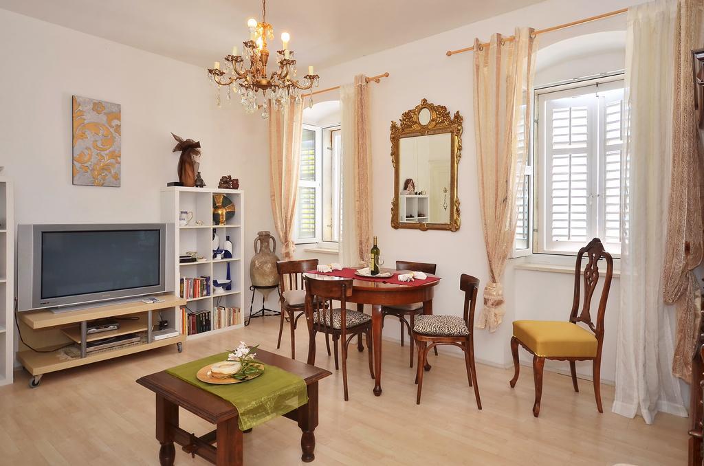 Apartment Pere S Mora Mimice Ruang foto