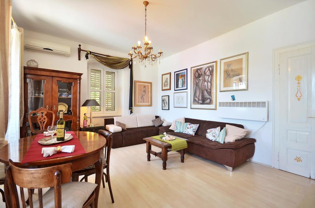 Apartment Pere S Mora Mimice Ruang foto