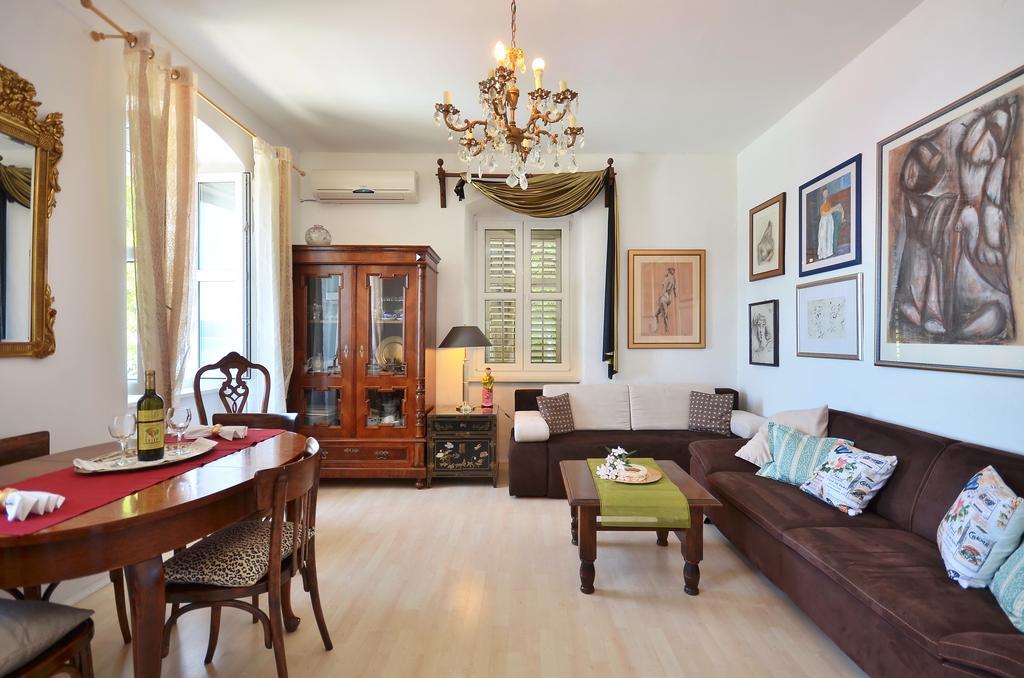 Apartment Pere S Mora Mimice Ruang foto