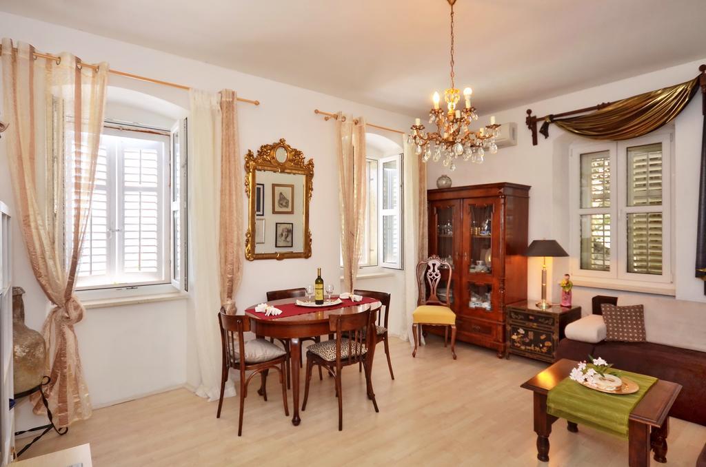 Apartment Pere S Mora Mimice Ruang foto